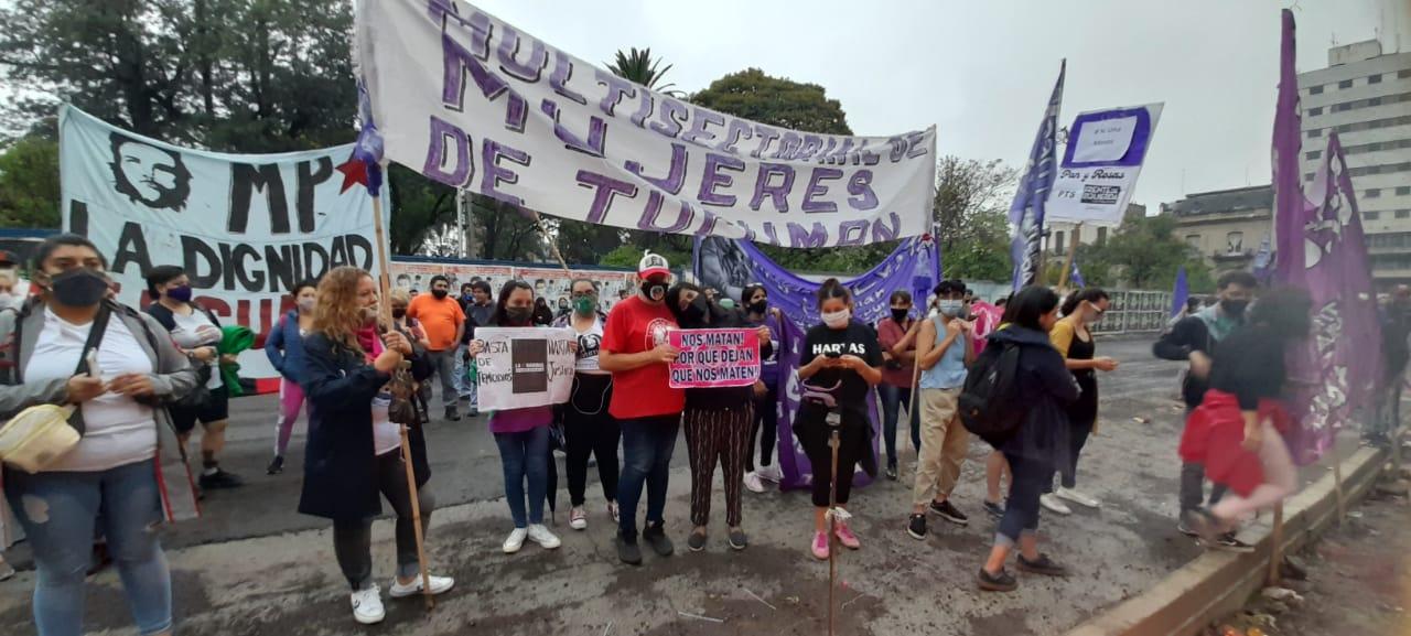 Gritos, forcejeos y empujones durante el reclamo de justicia por Paola Tacacho