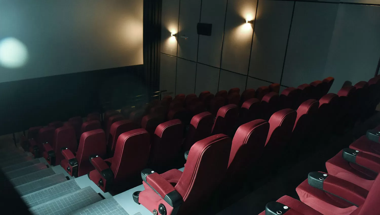 ACCIÓN. Las salas tucumanas esperan reunirse con las autoridades para definir las fechas de la reapertura.