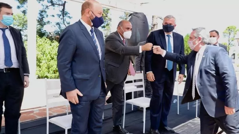 Manzur y Fernández, un saludo fraternal, en Yapeyú. 