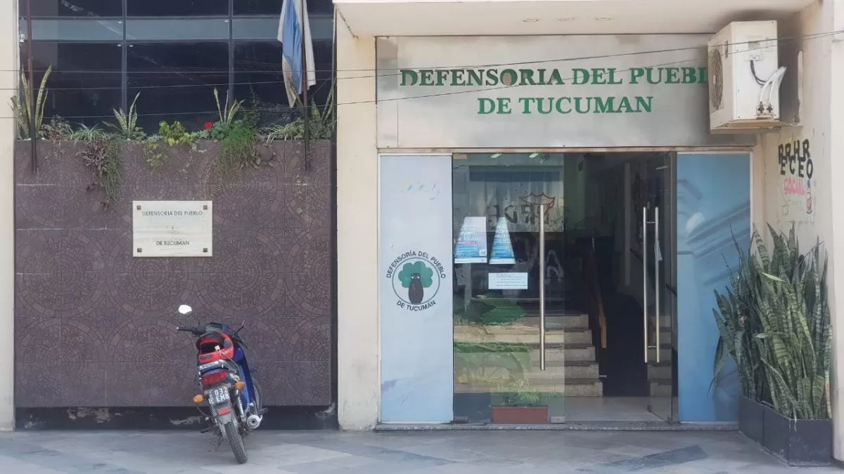 DEFENSORÍA DEL PUEBLO. Está en Balcarce primera cuadra.