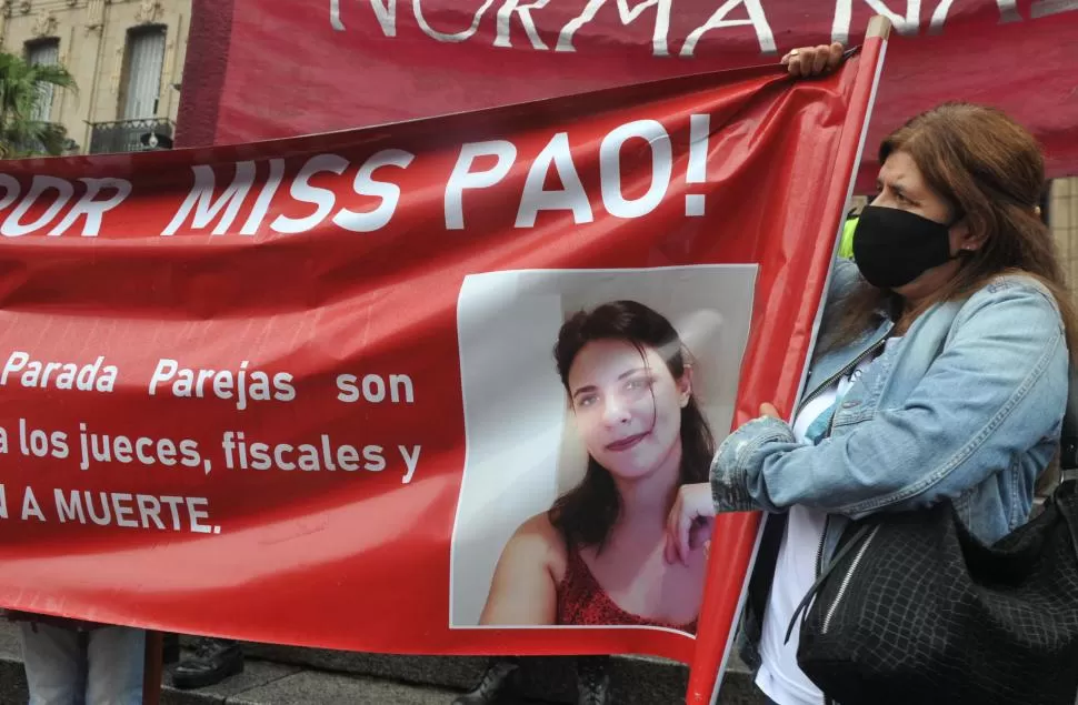 UNA PROTESTA EN LA CASA DE GOBIERNO. Este miércoles hubo un repudio a la decisión del Gobierno de Manzur de aceptar la renuncia al juez Pisa. la gaceta / foto de antonio ferroni