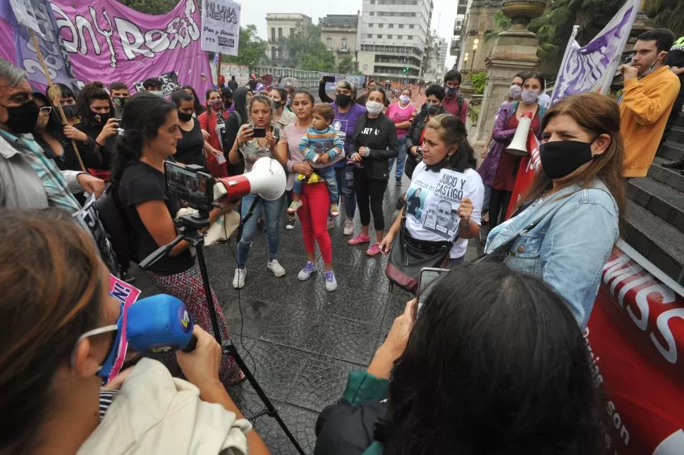 REPUDIO. Familiares de Tacacho en la movilización del miércoles. la gaceta / foto de antonio ferroni