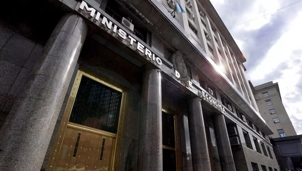 El Gobierno reiteró su reclamo para que se revise la política de sobrecargos del FMI