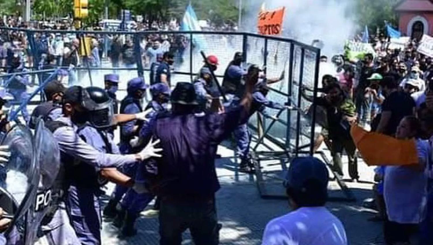 CONDENA. Adepa y Fopea repudiaron la represión en Formosa contra ciudadanos y contra trabajadores de prensa.