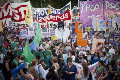Las mujeres son mayoría en la sociedad, aunque pocas ocupan lugares de poder