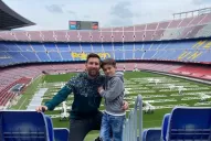 Como un hincha más: Messi fue a votar en Barcelona y se sacó una foto en el Camp Nou