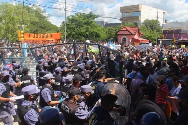 La represión en Formosa reinstala a Insfrán como un problema para el oficialismo