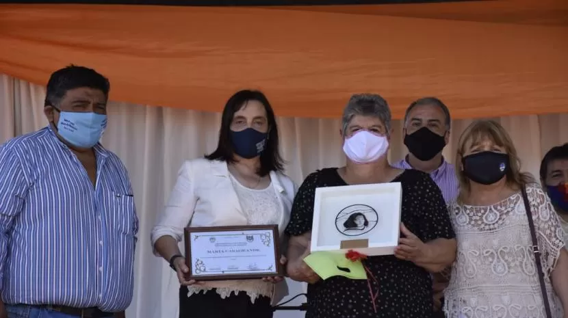 Homenajearon a Mercedes Sosa y brindaron reconocimientos a emprendedoras