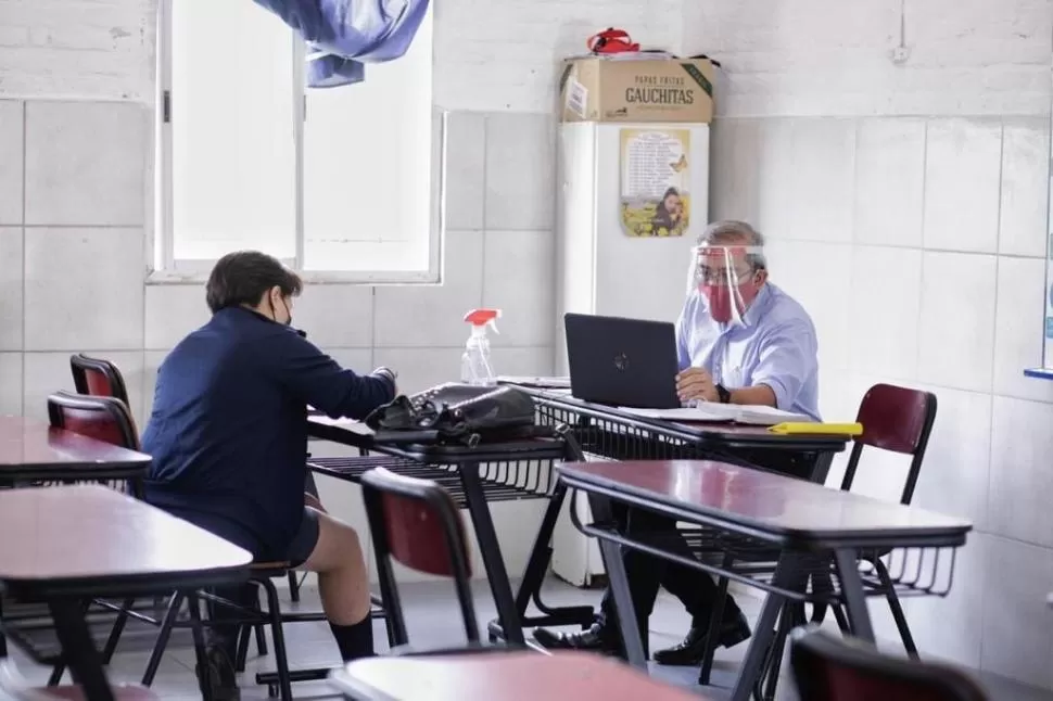 RETORNO ESCALONADO. Algunos estudiantes tuvieron que volver para rendir; ahora regresan todos a clase. ministerio de educación