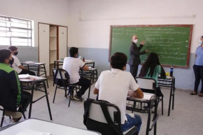 Según Lichtmajer, alrededor de 300.000 estudiantes volvieron a las aulas