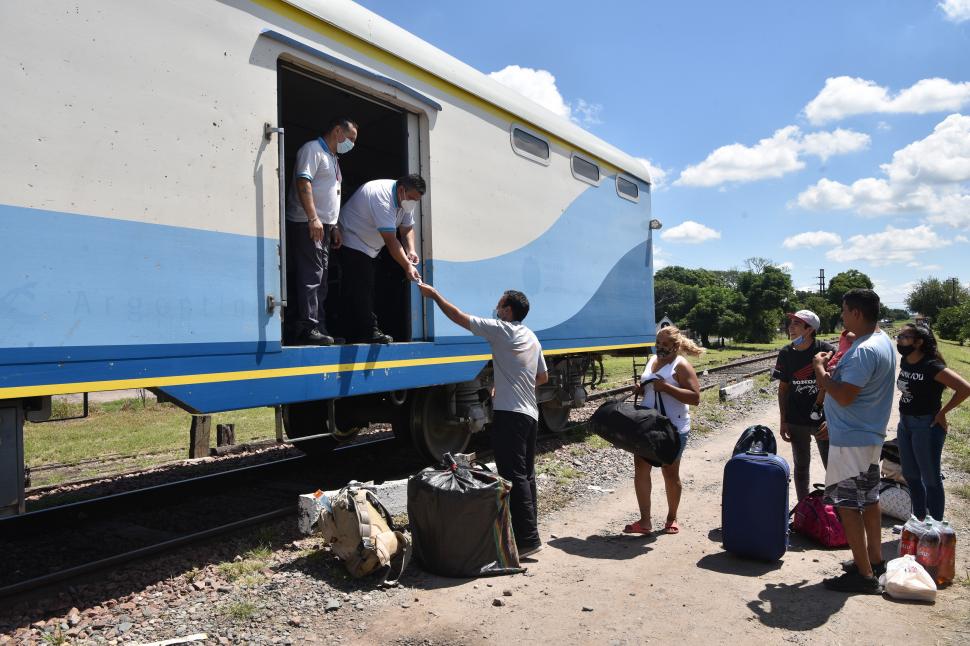 BOLSOS Y MALETAS. Son acomodados en el último vagón del convoy. 