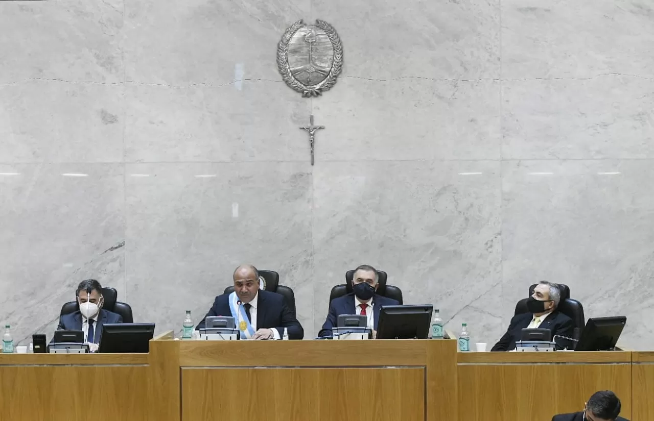 HACE SÓLO UNA SEMANA. Manzur, junto a Jaldo, en la apertura de sesiones de la Legislatura. Foto: prensa HLT