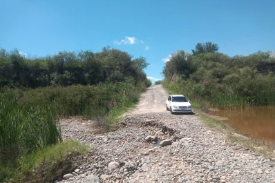 La ruta 334 se convierte en río cada vez que llueve