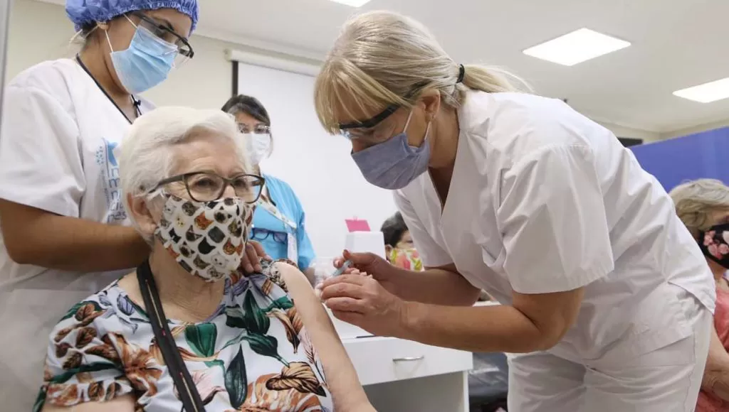 ESPECIALMENTE EN LAS MUJERES. La pandemia ha exacerbado las desigualdades que existían de base y ha intensificado los impactos socioeconómicos, ambientales, climáticos y de salud en la vida de las personas mayores. GENTILEZA MINISTERIO DE SALUD DE LA PROVINCIA 