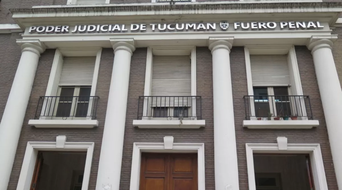 TRIBUNALES.