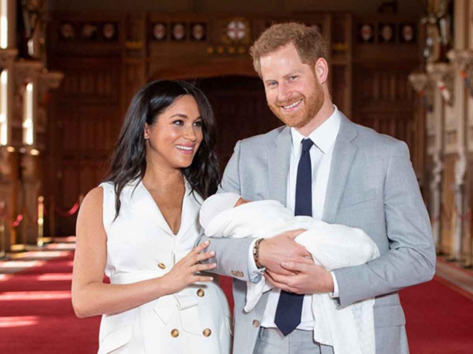 La reina Isabel II marcó cuál será la respuesta a las acusaciones de racismo que hizo Meghan contra la familia real. Dijo que serán tomadas “muy seriamente” y “en privado”.