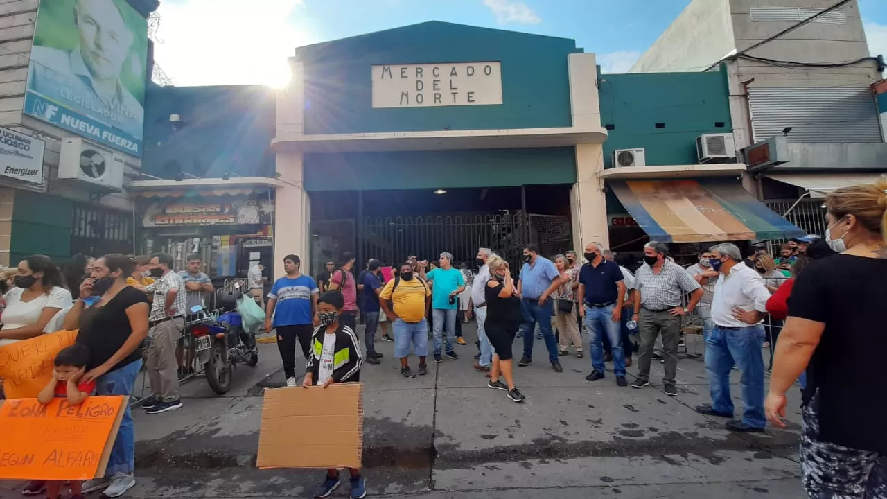 PROTESTA. Los trabajadores se movilizaron el 12 de marzo desde Junín al 200 hasta la Municipalidad.