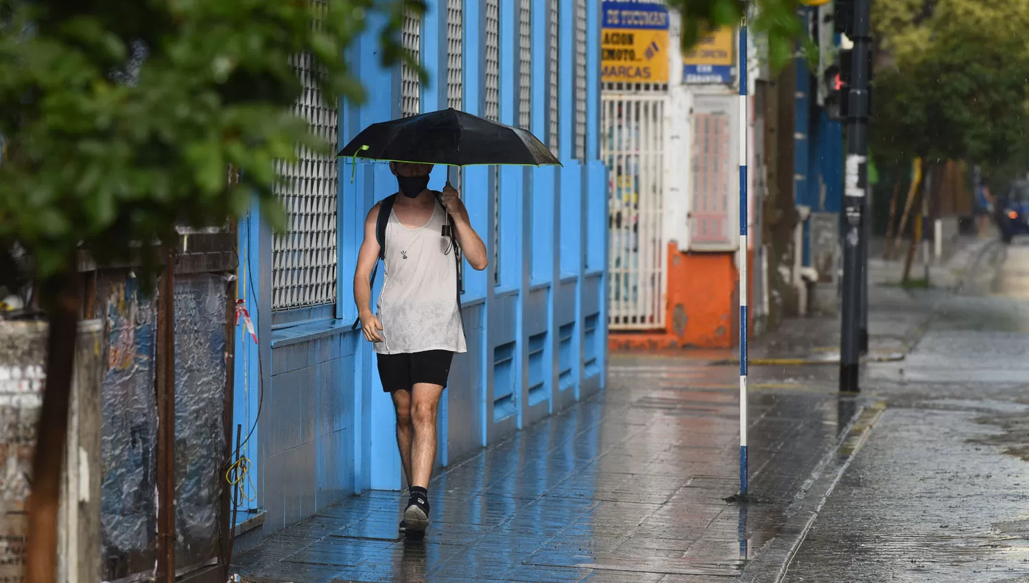 PASADOS POR AGUA. Según el pronóstico del tiempo, las lluvias serán constantes este martes. ARCHIVO LA GACETA / FOTO DE DIEGO ARÁOZ 