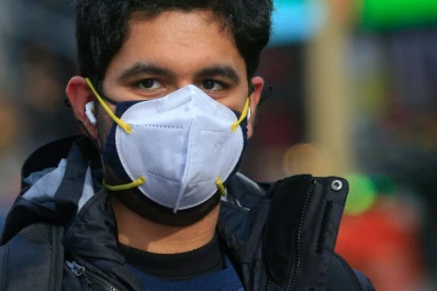¿Sirven realmente las mascarillas dobles?