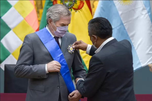 Bolivia condecoró a Felipe Solá por el accionar de Argentina tras el golpe de Estado contra Evo Morales