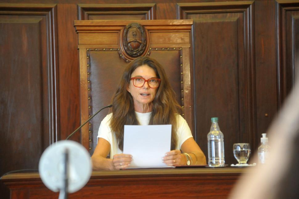 PRESIDENTA DEL ALTO TRIBUNAL. Claudia Sbdar da lectura al discurso. 