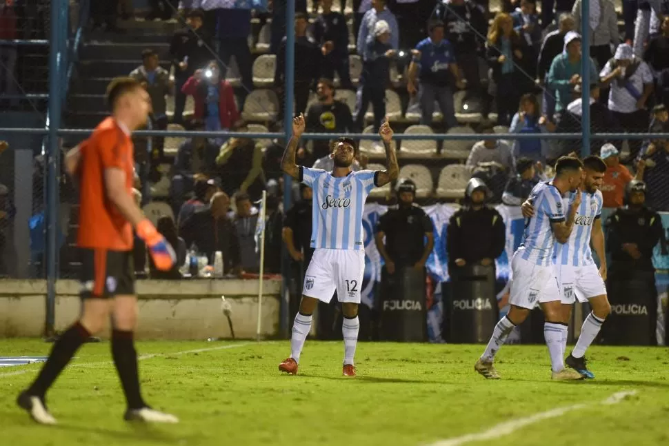 ANTECEDENTE. La última vez que Atlético había ganado 3-0 (antes del partido ante Comunicaciones) fue ante River en 2019. Ahora, en 16vos. de final de la Copa Argentina, volverá a enfrentarlo. la gaceta / foto de DIEGO ARAOZ (archivo)