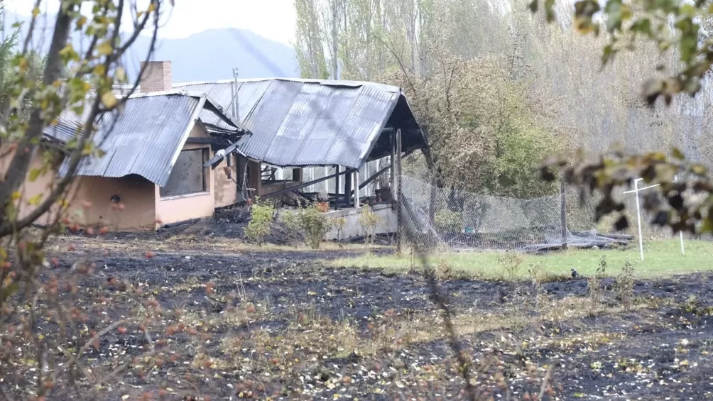 El fuego destruyó parcial o completamente a centenares de casa de familias. Telam