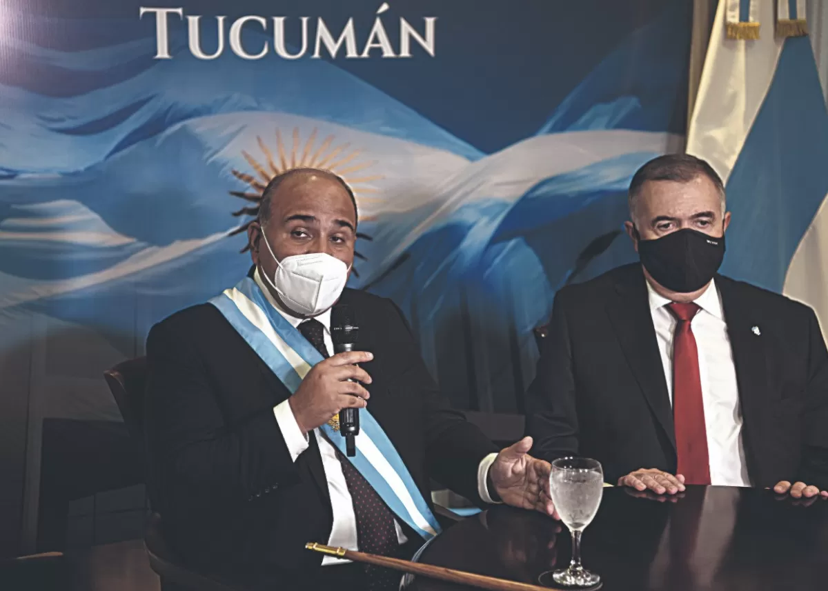 DISTANCIADOS. Manzur se apoya en la Nación; Jaldo, internado, sigue en contacto con sus legisladores.