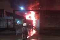 Así se quemaron los colectivos en los galpones de la Línea 7