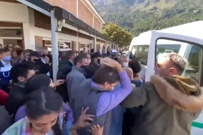 Detuvieron a cinco personas por el ataque a la combi del presidente Alberto Fernández