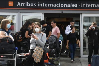 Covid-19: tras el positivo de 44 estudiantes que regresaron de Cancún, Salud desalienta viajes al exterior