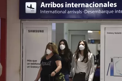 Otro grupo de 30 egresados regresó con coronavirus desde México
