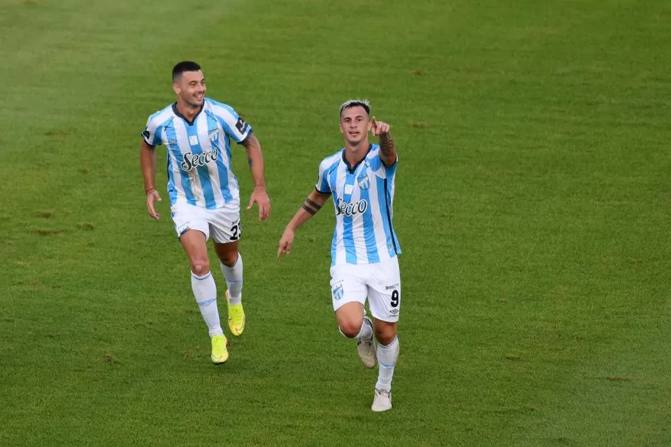 IMPORTANTE. Por sacrificio y fundamentalmente por los goles, Lotti y Carrera son las figuras en el equipo de Omar De Felippe. la gaceta / foto de DIEGO ARAOZ