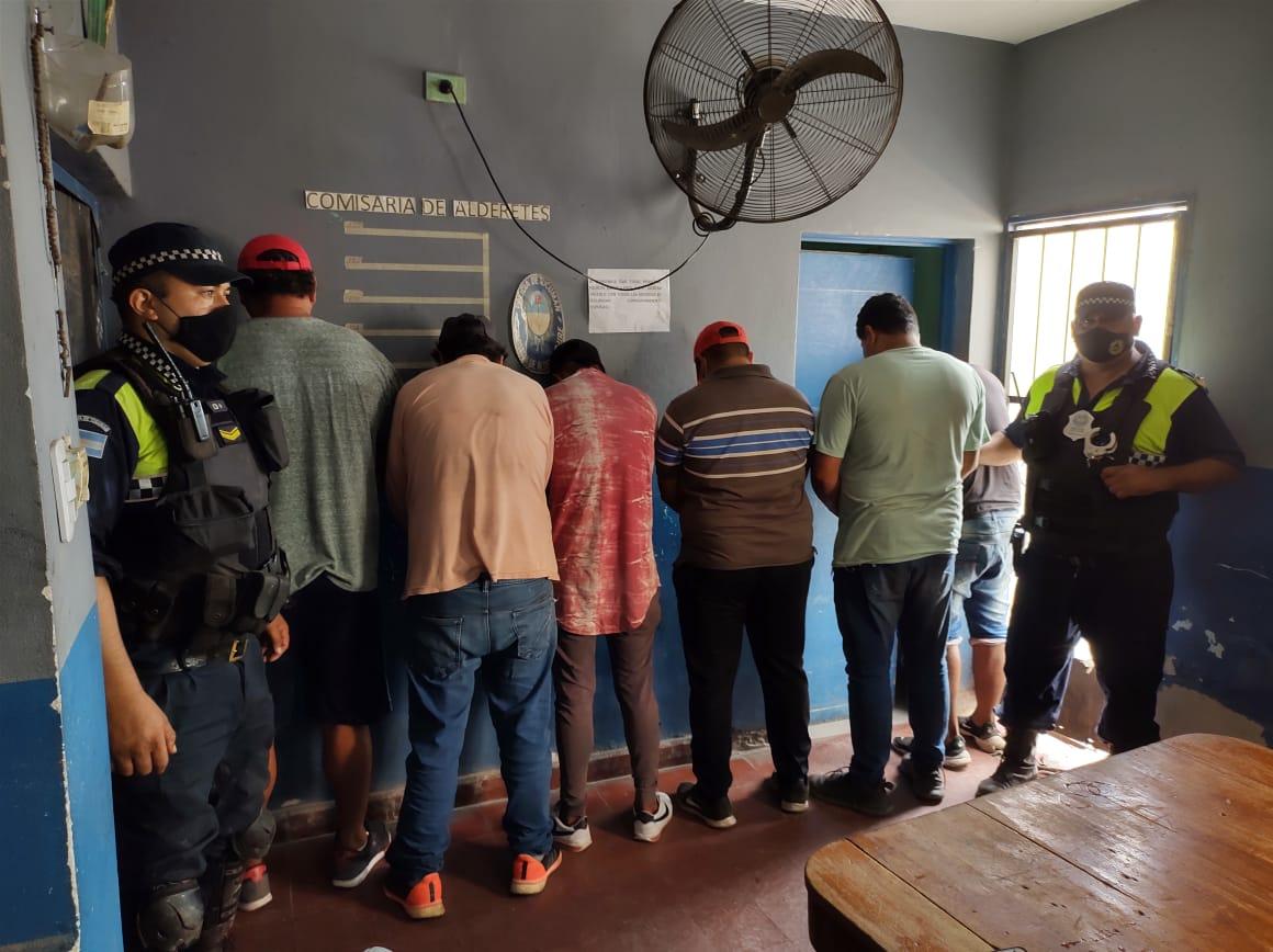 Con cuchillos, una mujer del Clan Acevedo y seis hombres intentaron desalojar a una familia