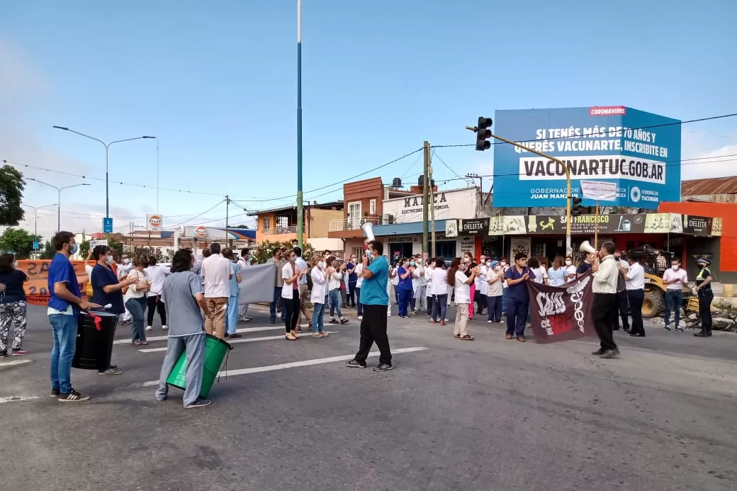 Los autoconvocados de la salud realizan una protesta con corte de tránsito 