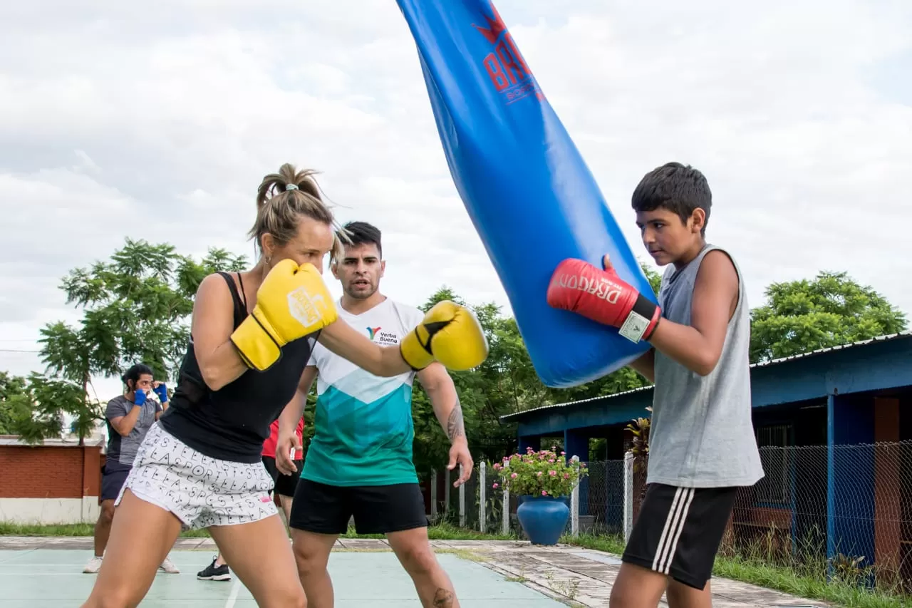 TALLERES de boxeo, en Yerba Buena. FOTO MUNICIPALIDAD. 