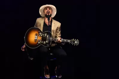 Abel Pintos: la música dejó la realidad a un lado