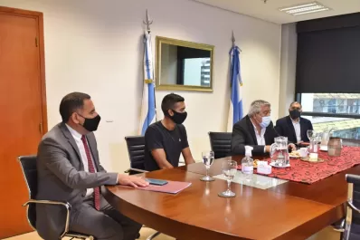 La Legislatura brindó un reconocimiento al bici-vigía, que evitó la fuga de un delincuente