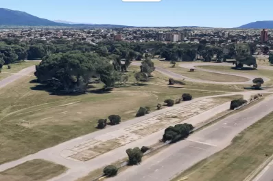 Corría por el parque 9 de Julio y lo asaltaron con un cuchillo de carnicero