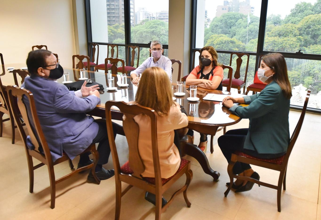 EN REUNIÓN. La comisión de Poderes avaló el pliego de asunción de Martínez. Foto: prensa HLT