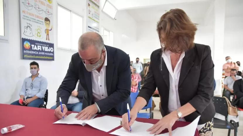 COOPERACIÓN. Noguera y Sayago firmaron un convenio de cooperación para recuperar y para incrementar el arbolado urbano en la ciudad. 