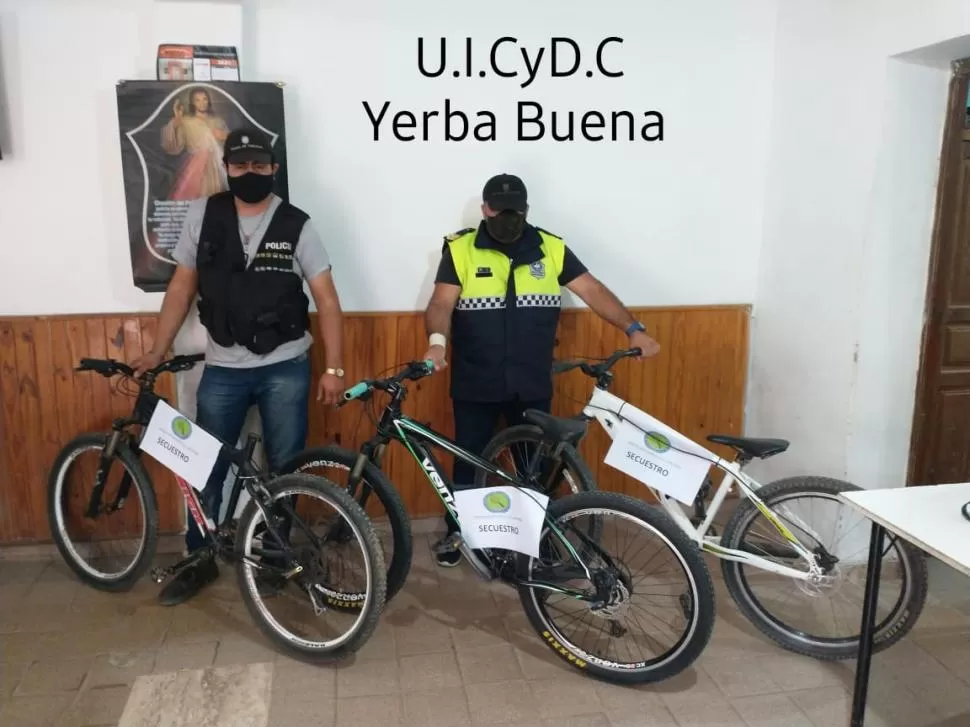 ENCONTRADAS. Las tres bicicletas recuperadas en Garmendia.  