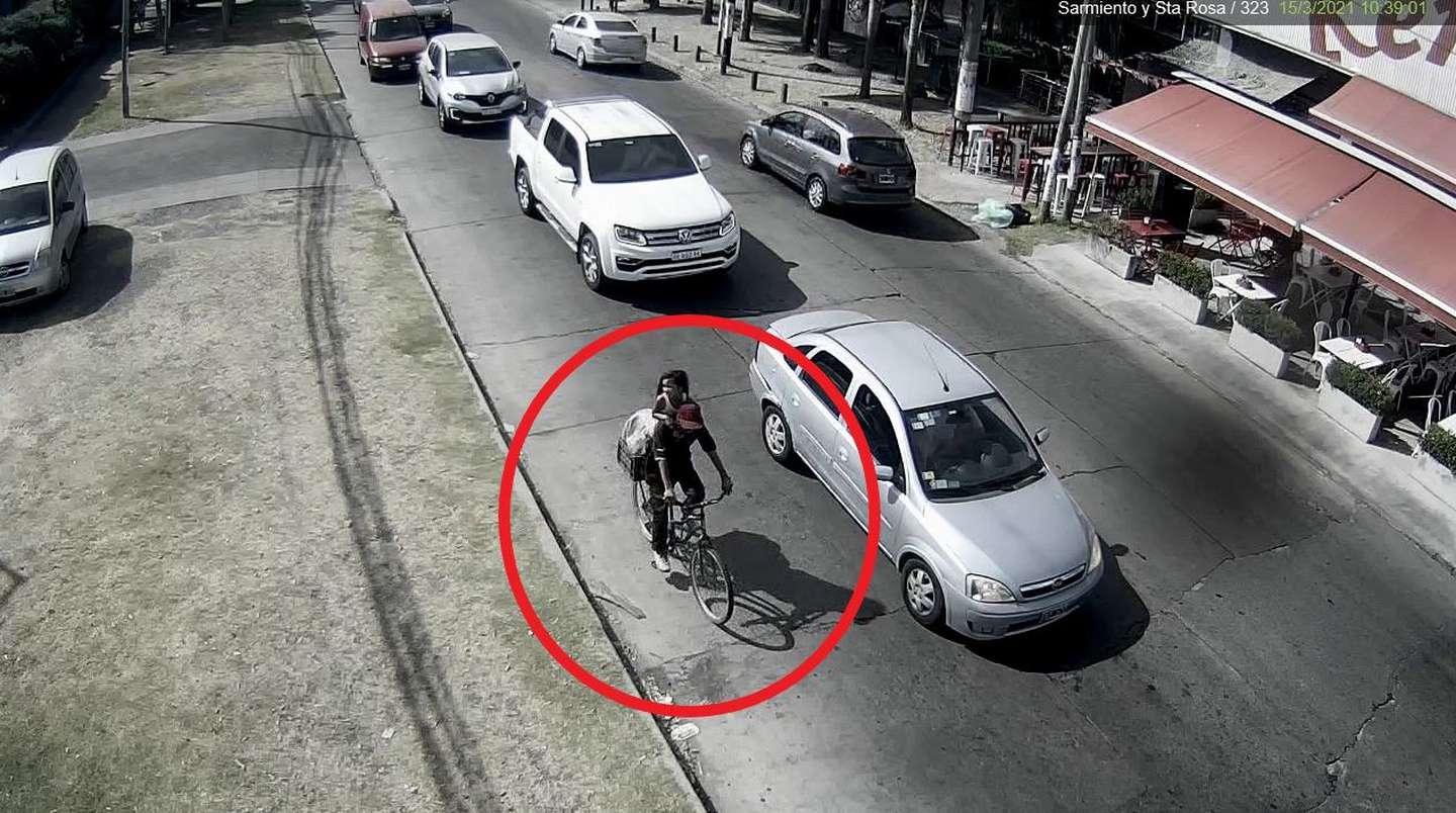 Desesperada búsqueda de Maia: difunden imágenes de la nena con su secuestrador