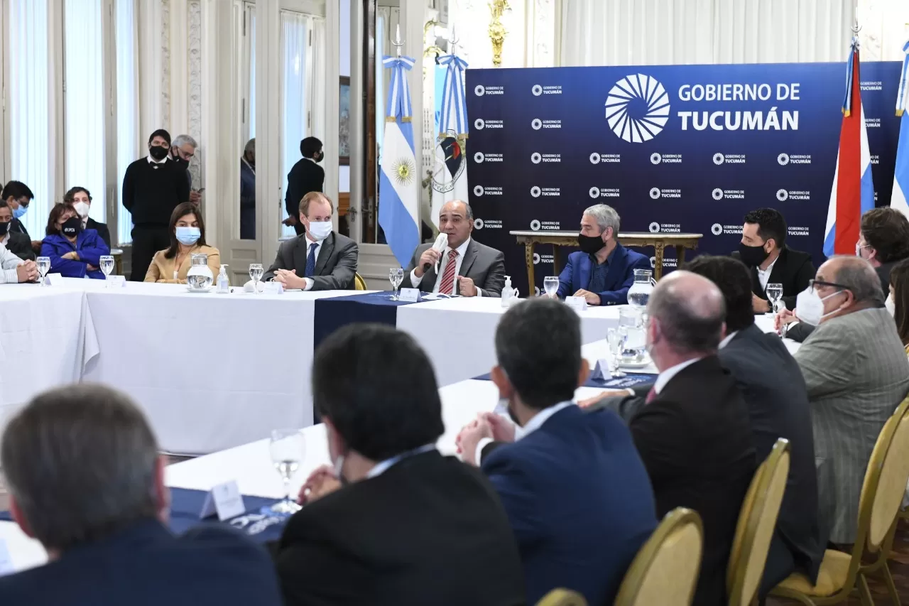 EN CASA DE GOBIERNO. Manzur encabezó el acto, del que participaron Ferraresi y Bordet. Foto: Comunicación Pública