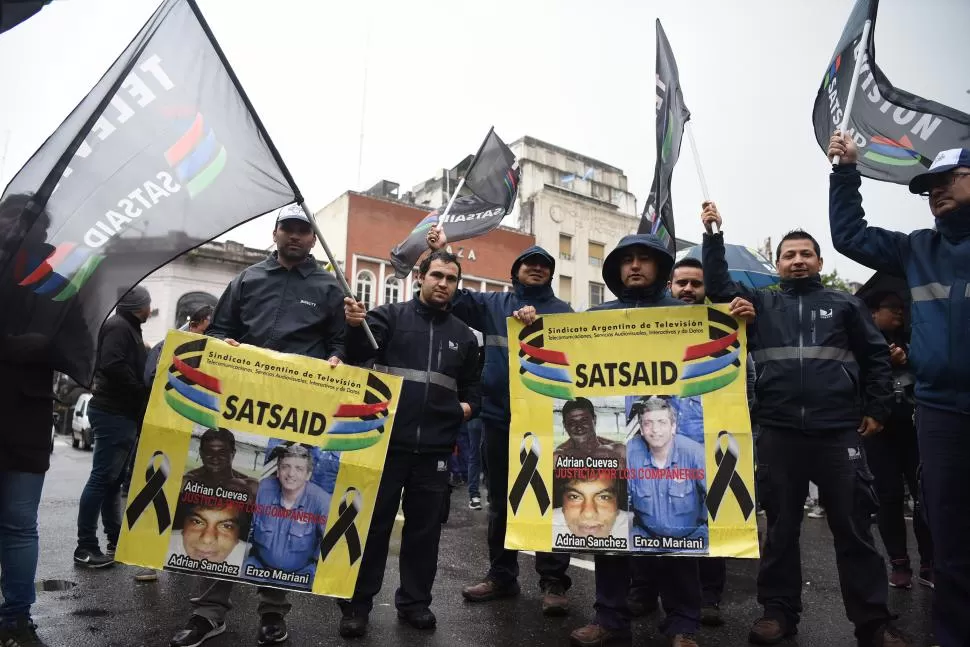 MANIFESTACIONES. Los compañeros de trabajo y el sindicato salieron a las calles a reclamar por el crimen.  