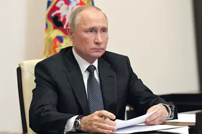 Biden eleva el tono de la pelea y Putin lo desafía a un debate