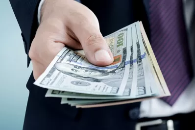 El dólar cerró en torno de los $ 97 y el Banco Central vendió divisas para abastecer la demanda