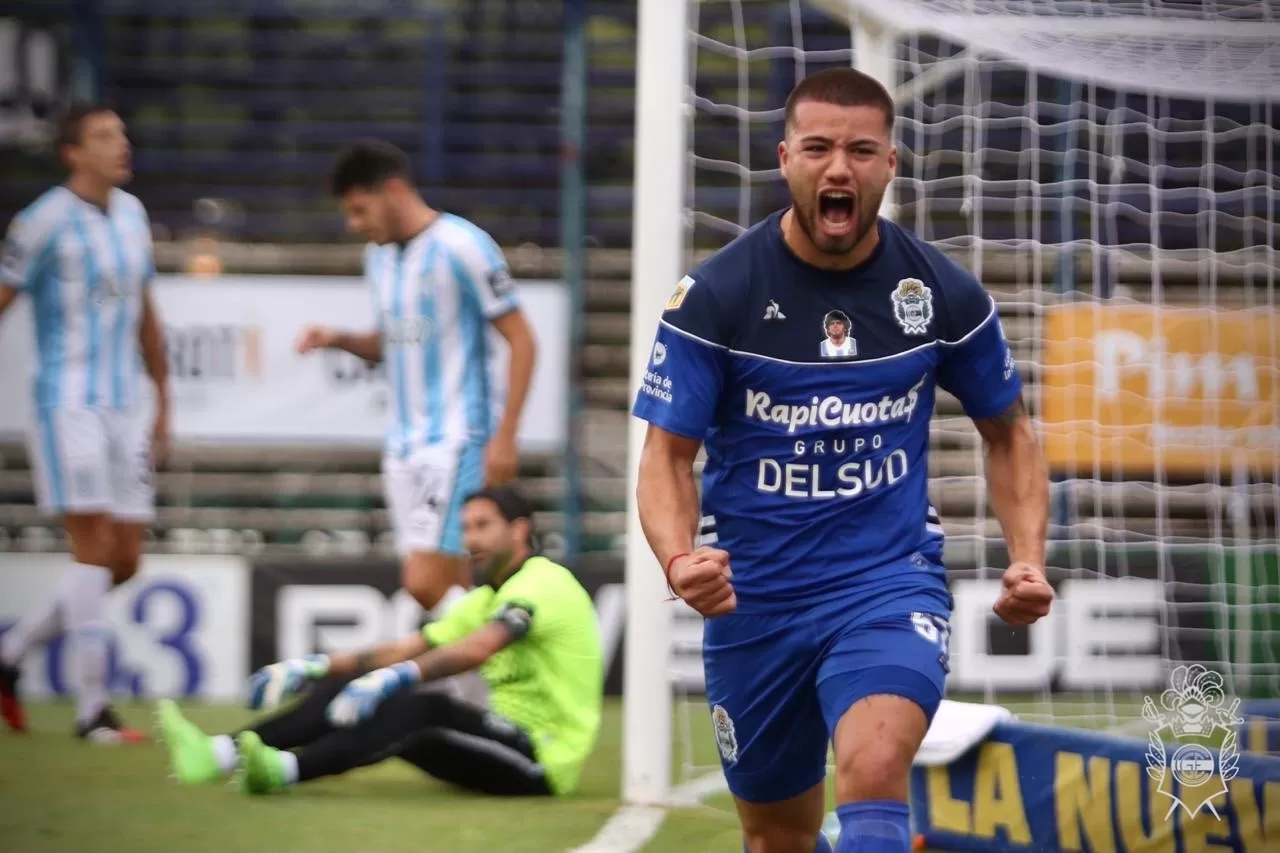 El Chelo grita el primer gol de Gimnasia y Esgrima. Foto @gimnasiaoficial 