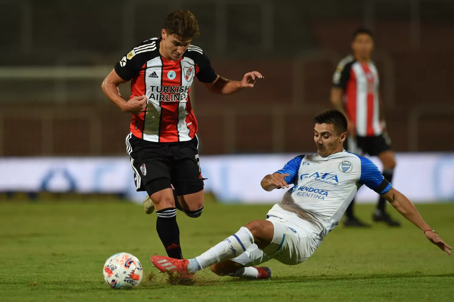 River fue una máquina y goleó a Godoy Cruz, en Mendoza