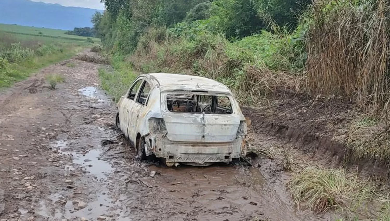 INACCESIBLE. El lugar donde quemaron el auto de Gonzalo Brito.